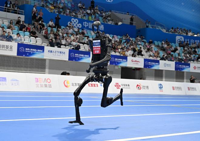 兴兴：用遥控追求极致速度；蔡浩宇AI游戏上架2719元｜极客早知道瓦力棋牌试玩Sam Altman：AI存在泡沫；宇树机器人夺金王(图5)