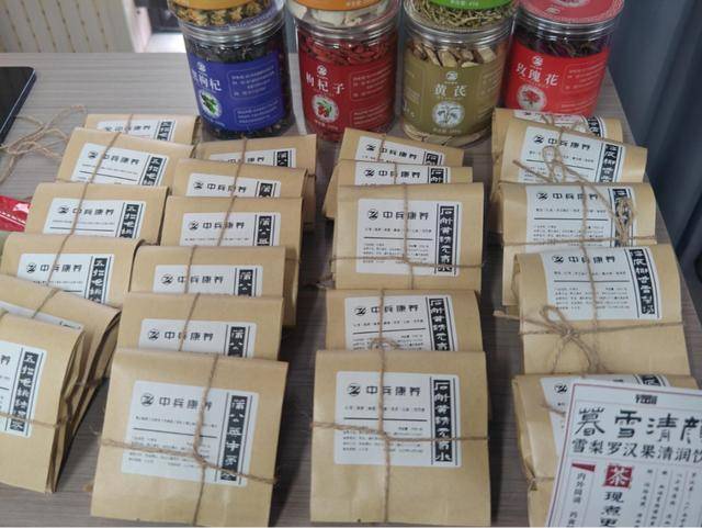 阳一社区有了“健康小屋”瓦力棋牌试玩正式启用!富(图2) 阳一社区有了“健康小屋”瓦力棋牌试玩正式启用!富(图2)